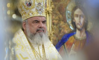 Mesajul de Crăciun al Patriarhului Daniel: E mare nevoie de multă rugăciune, de solidaritate şi ajutorare frăţească – Esential