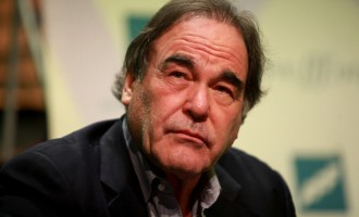 Regizorul american Oliver Stone a primit preferențial vaccinul Sputnik V: „Nu înțeleg de ce este ignorat în Vest” – Showbiz