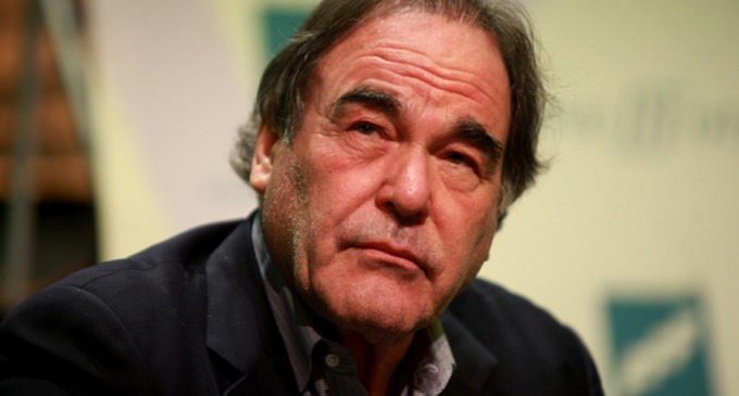 Regizorul american Oliver Stone a primit preferențial vaccinul Sputnik V: „Nu înțeleg de ce este ignorat în Vest” – Showbiz