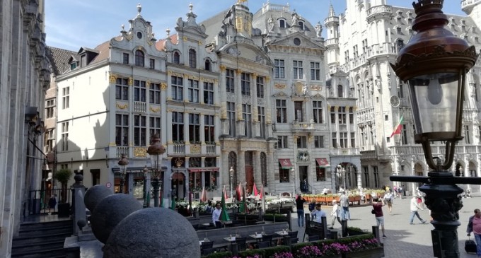 Bruxelles: 20 de persoane, amendate după ce au participat la o orgie sexuală în plină carantină / Printre participanți, un europarlamentar și mai mulți diplomați – International