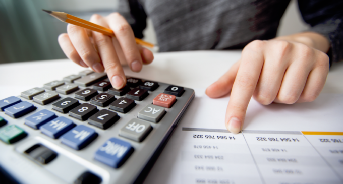 Programul de guvernare al viitorului Guvern: de la program pilot de reducere a impozitelor pe salariul minim, la controale în zona comerțului electronic și listarea băncilor de stat – Finante & Banci