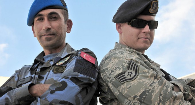 Amenințările Turciei: „Cu două batalioane îi aruncăm pe americani în mare de la Alexandroupoli”, susține un consilier al lui Erdogan – International