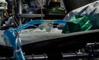 Bosnia: Un premier regional și alți trei oficiali, inculpaţi pentru achiziţia de ventilatoare neconforme – International