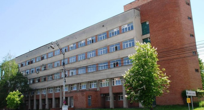 Sibiu: Ca să nu sufere de frig, bolnavii cu COVID-19 sunt transportaţi cu ambulanţele prin curtea Spitalului Judeţean – Coronavirus