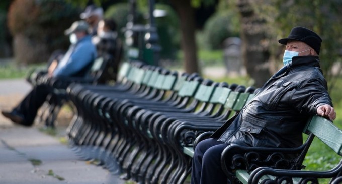 VIDEO Iohannis: De Crăciun și de Anul Nou, stați acasă cu familia / Restricţiile rămân în vigoare şi nu sunt facultative, sunt obligatorii – Esential