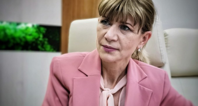 Două autostrăzi inaugurate în două zile. De la primul tronson de autostradă din Moldova, la mult-întârziatul Lot 1 din A10 Sebeș – Turda. Mariana Ioniță, șefa de la Autostrăzi, în direct la HotNews.ro LIVE, de la 13.30 – Infrastructura_Articole