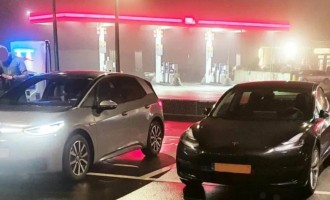 Tesla și Volkswagen vor concura pe segmentul automobilelor electrice mai ieftine, cu prețuri între 25.000 – 30.000 de dolari – Companii