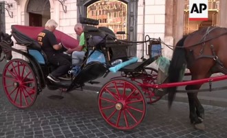 Roma limitează trăsurile trase de cai doar la parcuri – International