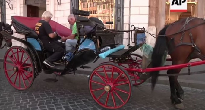 Roma limitează trăsurile trase de cai doar la parcuri – International