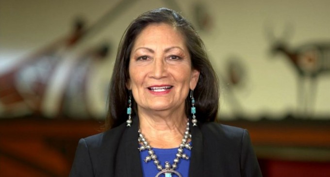 Biden o va numi pe nativa Deb Haaland in fruntea ministerului resurselor naturale – International
