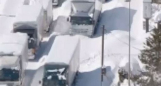 VIDEO Japonia: 1.000 de oameni au rămas blocați peste noapte pe autostradă într-o coadă de 15 km – International