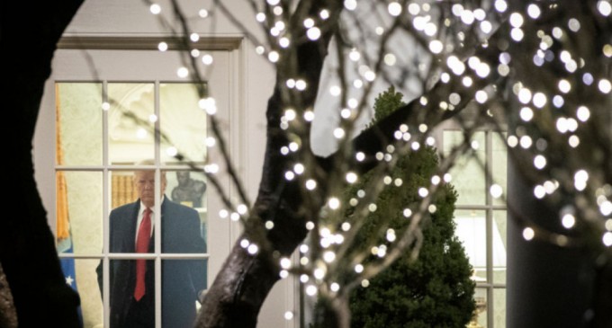 ​Preşedintele Trump respinge planul de susţinere economică al Congresului – International