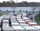 Portul din Dover s-a redeschis pentru a permite şoferilor de camioane blocaţi în Regatul Unit să părăsească ţara – International