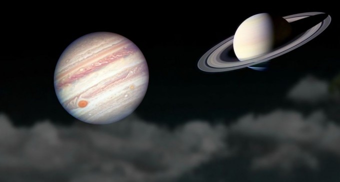 Jupiter și Saturn, portretul celor mai mari două planete din sistemul solar și sateliții lor super-interesanți – Spatiul