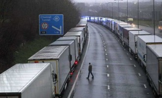 Noile condiţii de control sanitar pentru reluarea circulației dinspre Marea Britanie spre Franța, unde sute de transportatori români au fost blocați la frontiere – Esential