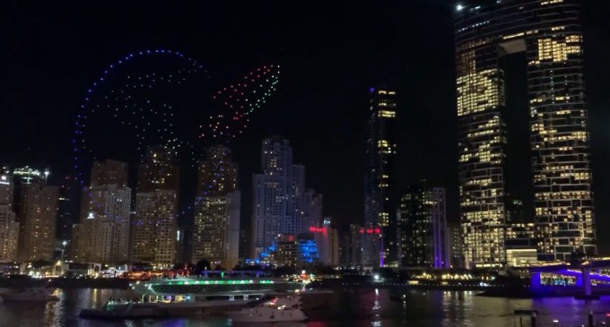 VIDEO Dubai: Show pe cer cu 300 de drone luminate – International