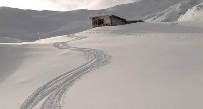 Strat de zăpadă de peste 80 de centimetri și risc de avalanșe în Făgăraș / Recomandările Salvamont pentru turiști – Esential