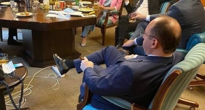 Bode a inceput sa ceara toleranta zero, ajuns ministru de interne (dupa un incident in care SPP-istul lui conducea cu el pe bancheta din spate in calitate de ministru al transporturilor, cica dormind, pe contrasens, linie continua si provoca un accident)