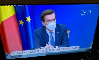 Un baietel de turnator, un tehnocrat in chiloti si un colonel candid care nici macar nu roseste totusi referitor la minciunile de saptamana trecuta (150.000/zi versus 40.000 pe zi azi)?