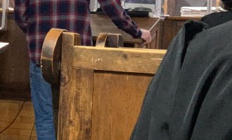 „Camarila” procurorului Negulescu Mircea sfideaza legea/Judecatorul TEISANU D. FLORENTIN de la CURTEA DE APEL PLOIESTI poarta masca in sala de judecata „la misto”, sub barbie, punand in real pericol pe colegi, justitiabili si avocatii din sala