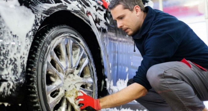 Descopera oferta de produse destinate pentru curatarea si intretinerea autoturismului