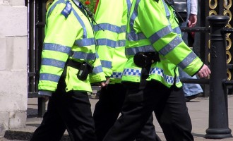 31 de polițiști londonezi, amendați pentru că au încălcat regulile carantinei și s-au tuns în secția de poliție – International