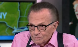 Larry King a murit la vârsta de 87 de ani. Celebrul jurnalist american fusese internat în spital cu Covid-19 – International