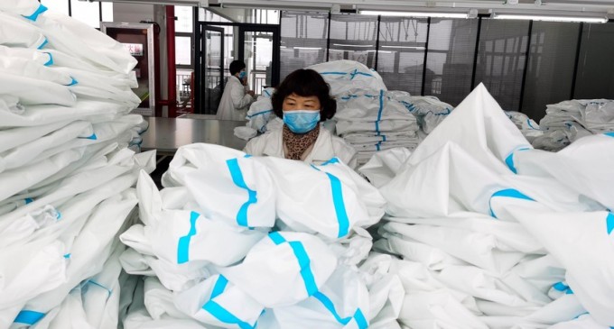 China a exportat 200 de miliarde de măști, aproximativ 40 de măşti/persoană din afara Chinei – International