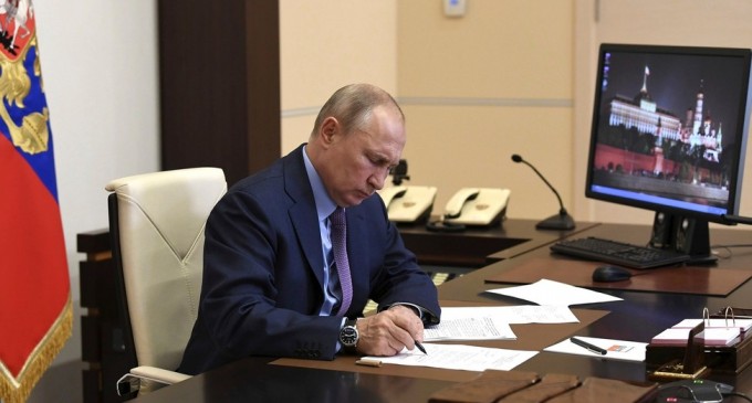 Rusia: Putin a propus eliminarea vârstei de pensionare pentru funcţionarii publici – International