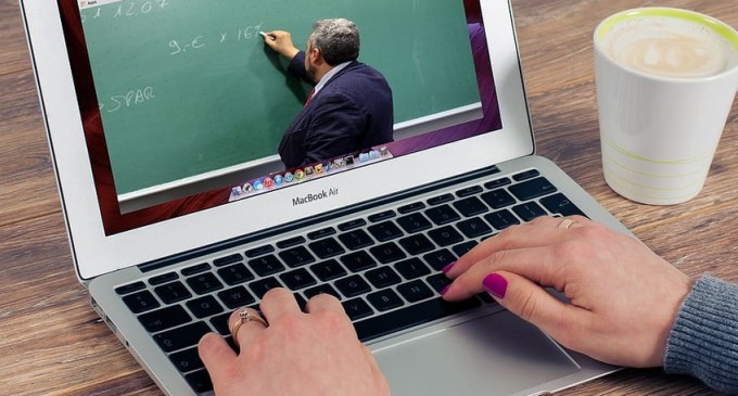 Ministrul Educaţiei anunţă că profesorii care vor participa la recuperarea materiei pierdute de elevii care nu au avut acces la şcoala online vor fi plătiţi în funcţie de orele prestate – Educatie