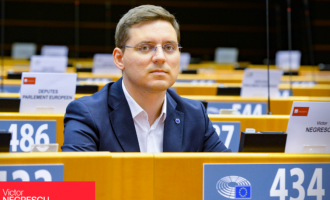 FOTO România nu este încă membru UE, potrivit unor manuale de istorie/ Negrescu: „Solicit public Ministerului Educației să revizuiască rapid manualele” – Educatie