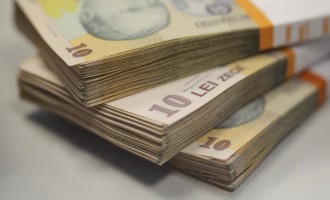 Jumătate din români nu crede că banii cash răspândesc coronavirusul (studiu) – Finante & Banci