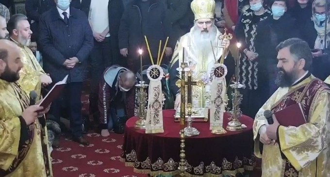 Teodosie a sfidat din nou restricțiile: Vreau să mulţumesc autorităţilor care m-au încuviinţat, nu expres, ci m-au făcut să intuiesc că putem să ne rugăm şi la miezul nopţii – Esential