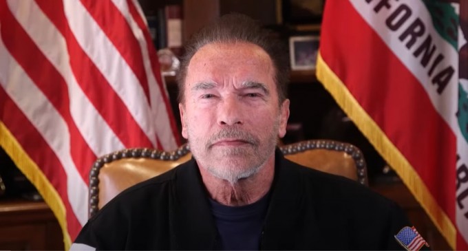​VIDEO Arnold Schwarzenegger: Miercuri a fost Ziua de cristal chiar aici, în SUA / Trump este un lider ratat. În curând el va fi la fel de irelevant ca un tweet vechi – International