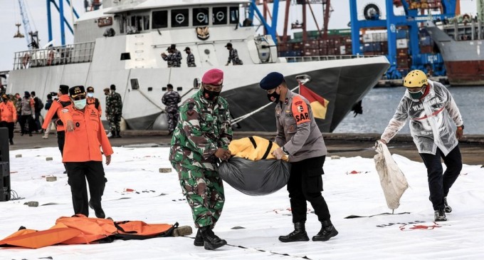 Indonezia: Scafandrii încearcă să recupereze cutiile negre ale zborului Sriwijaya Air – International