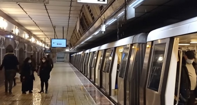 ​​VIDEO Probleme în stația de metrou Eroilor 1: Apa curge din tavan pe peron / Cum explică Metrorex: – Infrastructura_Articole