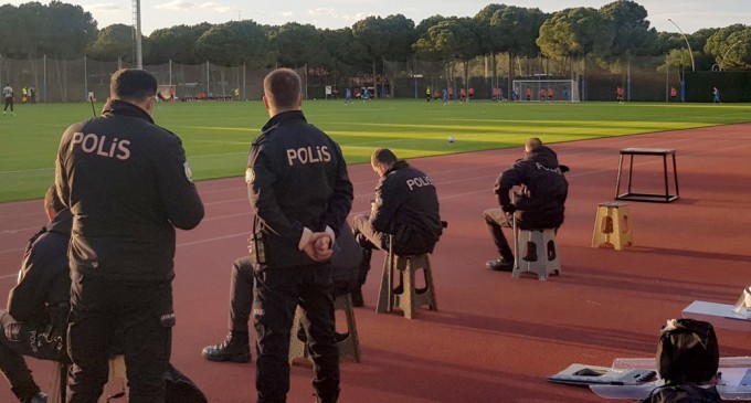 DigiSport: Imagini de la meciul "fantomă" jucat de FCSB în Turcia. Controversele rămân în picioare: Ciuciulete a fost "peste tot"