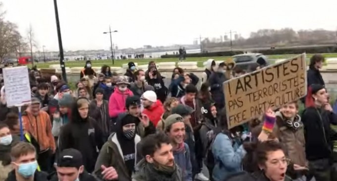 VIDEO Noi manifestații în Franța împotriva controversatului proiect de lege privind ”securitatea globală” – International