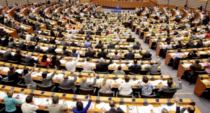 Parlamentul European face apel la statele membre să garanteze dreptul femeilor la avort – MEET Your MEP