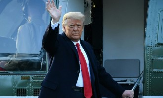 Mesajul ”Condamnaţi-l pe Trump şi închideţi-l!”, afișat dintr-un avion care a survolat clubul Mar-a-Lago – International