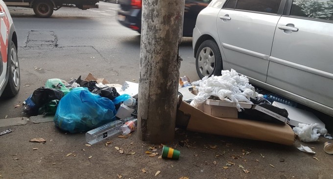 ​ANALIZĂ Cât plătește Primăria Sectorului 2 pentru curățenia stradală și ridicarea gunoiului și de ce este mizerie pe străzi / Mesajul primarului pentru oamenii care aruncă gunoiul pe stradă: Îi vom amenda – Administratie Locala