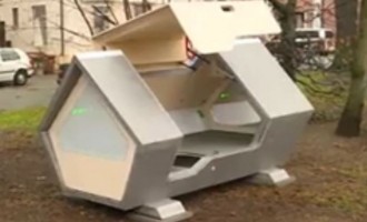 VIDEO Germania: Capsule de dormit futuriste pentru persoanele fără adăpost, instalate în parcuri – International