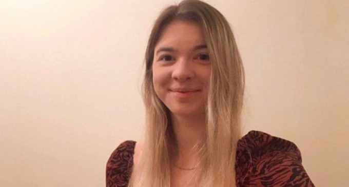 Digi24: Șoc după șoc pentru britanici după Brexit. Cât a plătit o tânără pentru un palton și câteva bluze comandate online din U – International