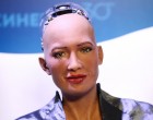 O operă de artă integral digital creată de robotul umanoid Sophia a fost vândută cu aproape 700.000 de dolari – Tehnologie