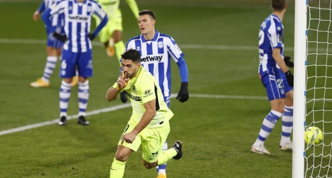 ​La Liga: Atletico Madrid a revenit în vârful ierarhiei (2-1 vs Alaves) – Luis Suarez a înscris golul decisiv în minutul 90 – Fotbal