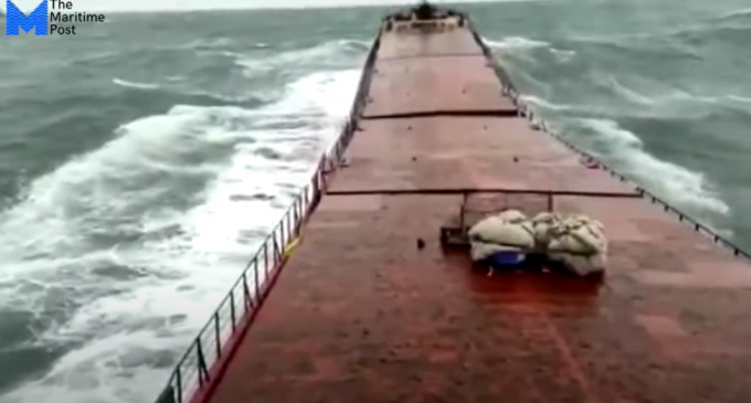 VIDEO Momentul în care nava de marfă Arvin, care s-a scufundat în urmă cu două săptămâni în Marea Neagră, se rupe în două – International