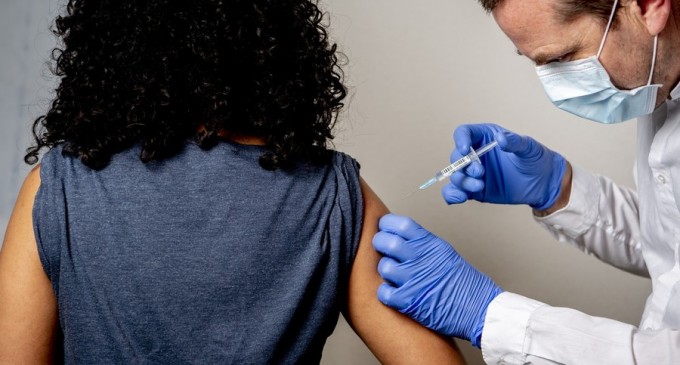 Mediastandard.ro: Cum arată grupurile „anti-botniță” în timpul campaniei de vaccinare COVID – Esential