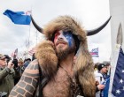 SUA: A fost arestat şi autointitulatul “QAnon Shaman”, după violenţele de la Capitoliu – International