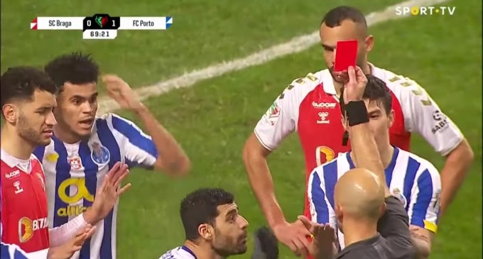 Un arbitru a fost amenințat cu moartea după ce a eliminat doi jucători ai echipei FC Porto – Fotbal