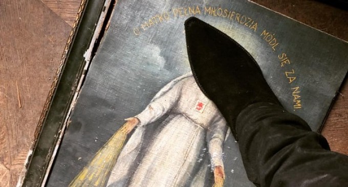 Polonia: Solistul grupului metal Behemoth, condamnat pentru ofensarea sentimentelor religioase – International